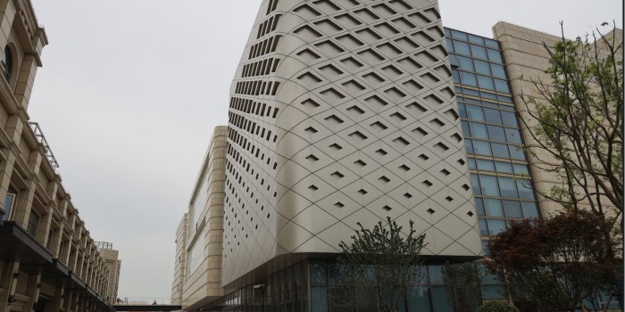 沖孔鋁單板與雕花鋁單板的區別